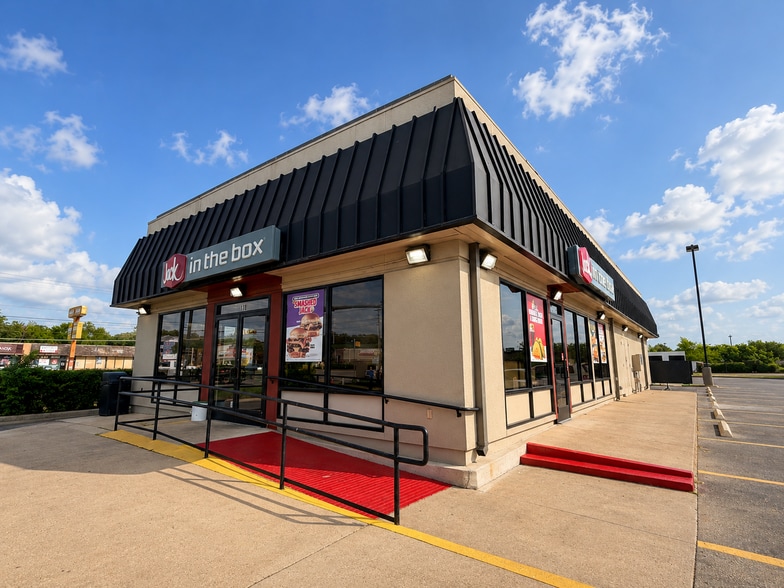 110 E William Cannon Dr, Austin, TX for lease - Building Photo - Image 2 of 9