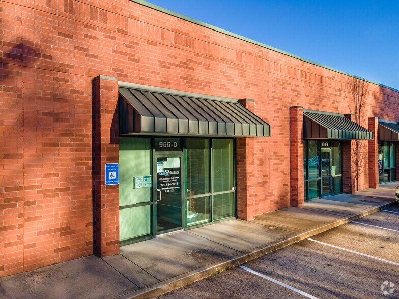 955 Interstate Ridge Dr, Gainesville, GA à louer - Photo du bâtiment - Image 2 de 4