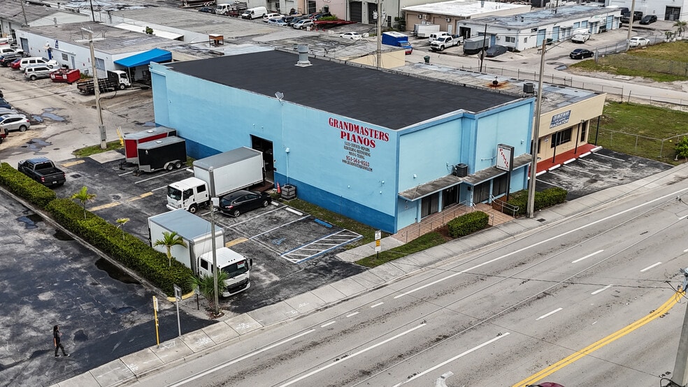 4378 N Dixie Hwy, Oakland Park, FL for sale - Building Photo - Image 3 of 9