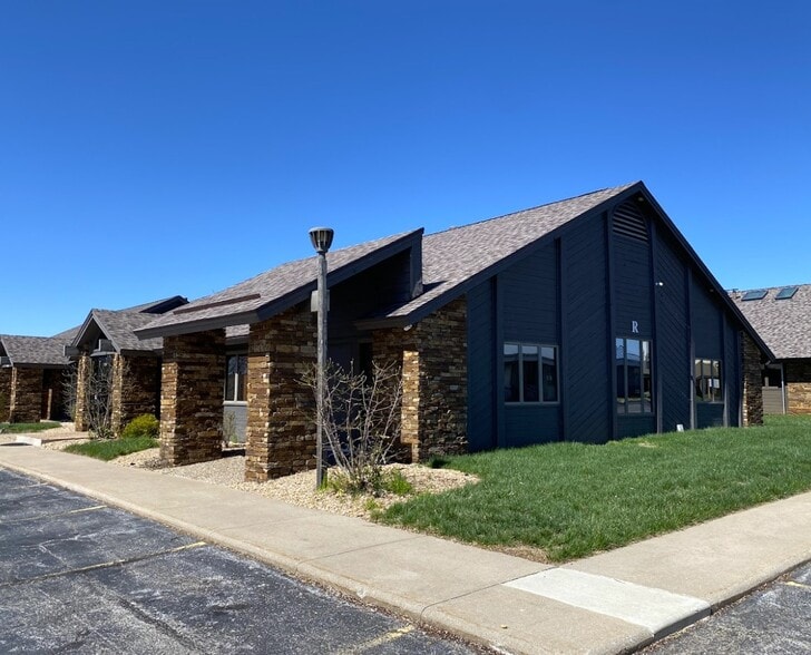 1200 E Woodhurst Dr, Springfield, MO for lease - Building Photo - Image 2 of 12