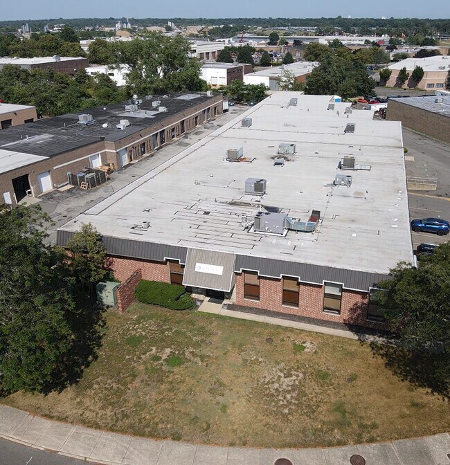 Plus de détails pour 35 W Jefryn Blvd, Deer Park, NY - Industriel à louer
