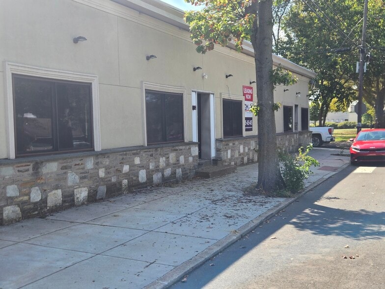 400 Otter St, Bristol, PA for sale - Building Photo - Image 3 of 4