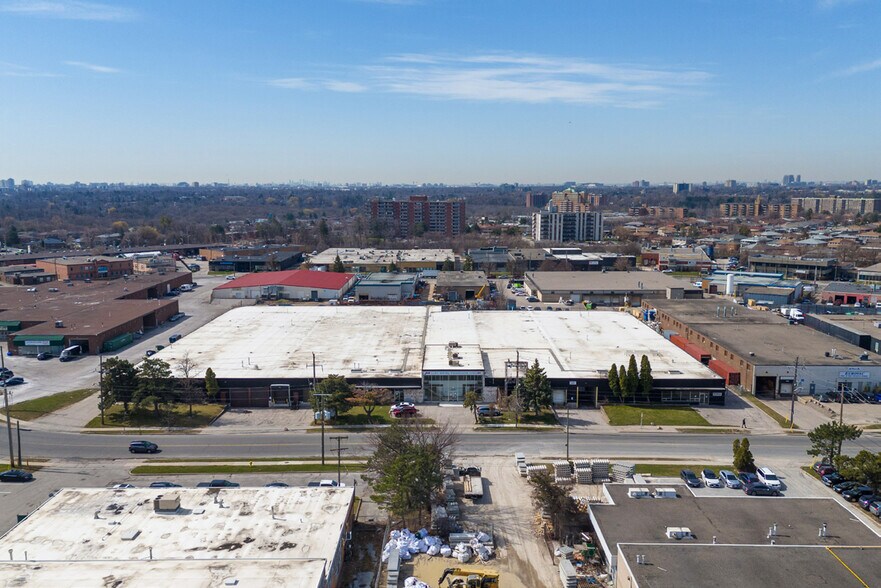 36-40 Milvan Dr, Toronto, ON à vendre - Photo du bâtiment - Image 1 de 19