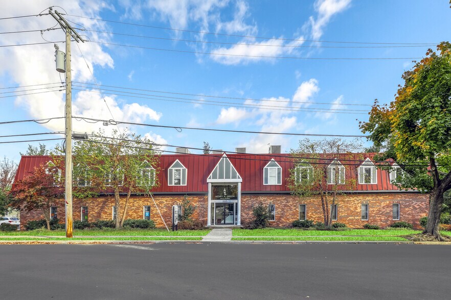385 Clinton Ave, Wyckoff, NJ à vendre - Photo du bâtiment - Image 1 de 15