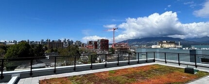 1215 Frances St, Vancouver, BC à louer Photo du bâtiment- Image 2 de 2