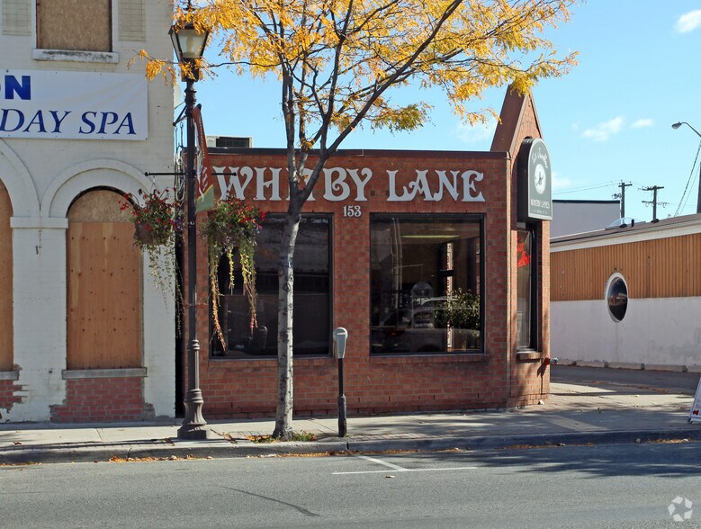153 Brock St N, Whitby, ON à louer - Photo du bâtiment - Image 2 de 22
