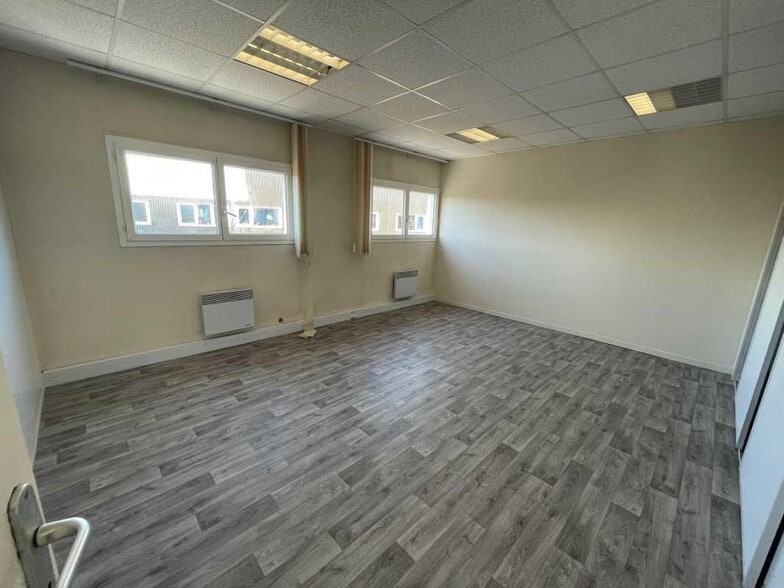 Bureau dans Le Petit-Quevilly à louer - Photo intérieure - Image 2 de 8