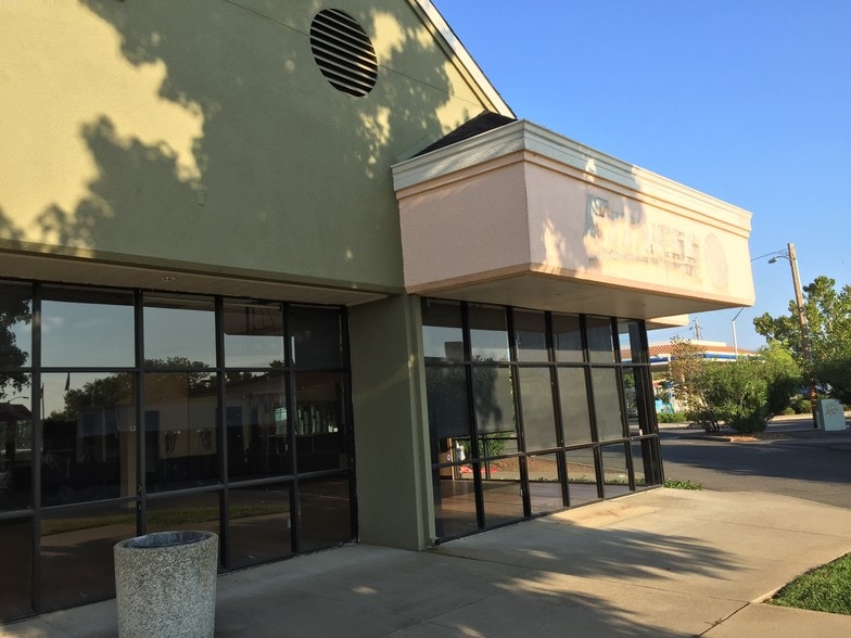 72-76 Lake Blvd, Redding, CA for lease - Building Photo - Image 3 of 14
