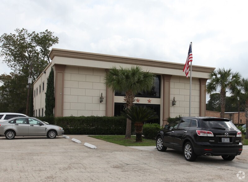 302 N Houston Ave, Humble, TX à louer - Photo du bâtiment - Image 2 de 8