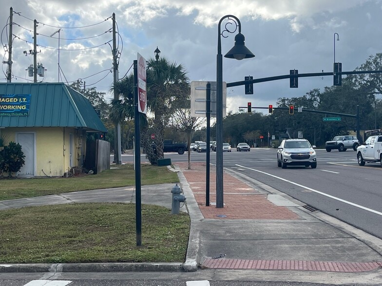 19 E Broadway St, Oviedo, FL for lease - Building Photo - Image 3 of 10
