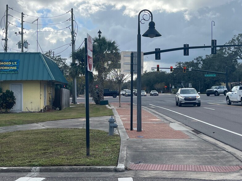 19 E Broadway St, Oviedo, FL à louer - Photo du bâtiment - Image 3 de 10
