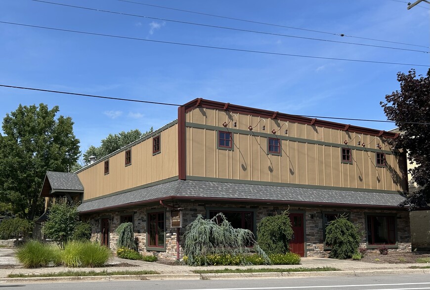 4946 Main St, Onekama, MI for sale - Primary Photo - Image 1 of 19