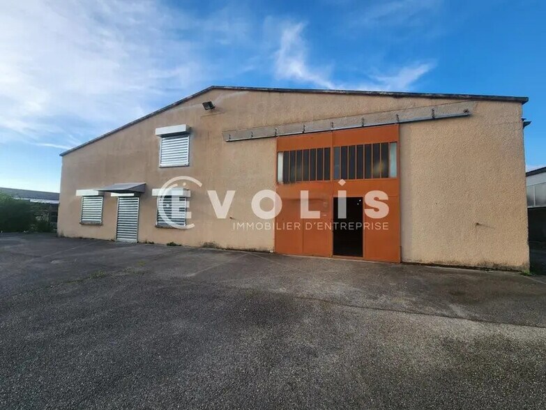 Bureau dans Bourgoin-Jallieu à louer - Photo du bâtiment - Image 1 de 21