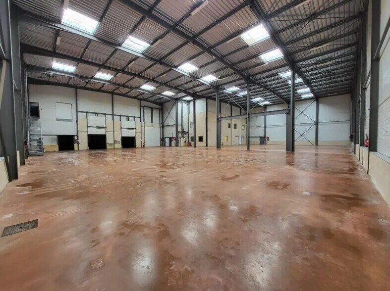 Office in Lozanne for lease - Interior Photo - Image 2 of 7