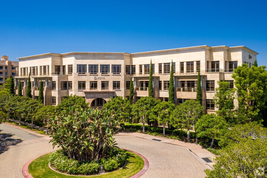 888 San Clemente Dr, Newport Beach, CA à louer - Photo du bâtiment - Image 2 de 8