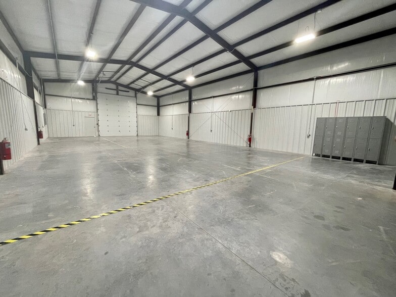 1505 Elwyn, Midland, TX for lease - Interior Photo - Image 2 of 14