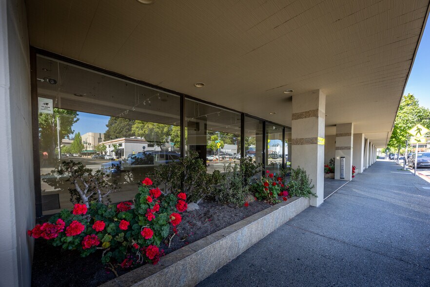 707 5th St, Santa Rosa, CA à louer - Photo du bâtiment - Image 3 de 12
