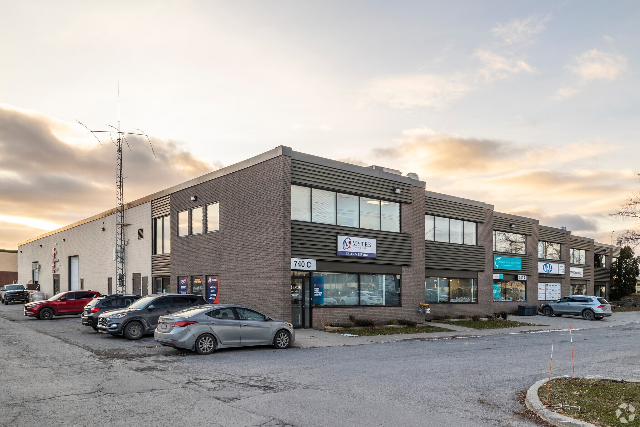 720-740 Belfast Rd, Ottawa, ON for sale Primary Photo- Image 1 of 1