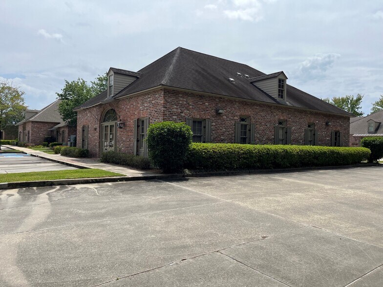 2161 Quail Run, Baton Rouge, LA à vendre - Photo du bâtiment - Image 3 de 22