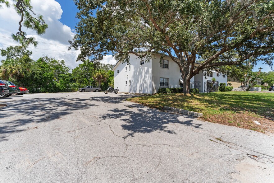 5845 Fairfield Ave S, Saint Petersburg, FL à vendre - Photo du bâtiment - Image 3 de 26
