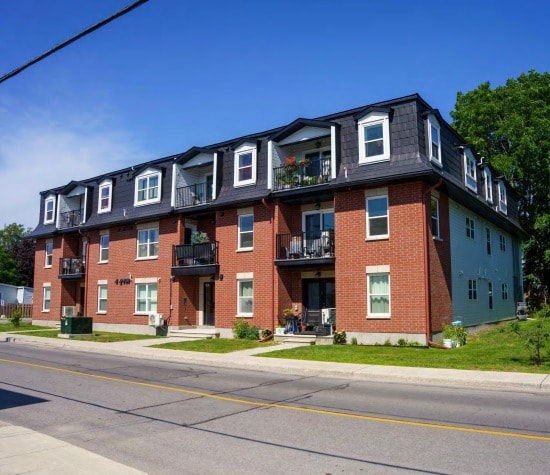 161 Beckwith St N, Smiths Falls, ON for sale - Building Photo - Image 2 of 4