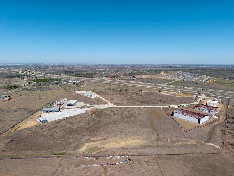 8409 Maha Ct, Mustang Ridge, TX for sale - Building Photo - Image 3 of 5