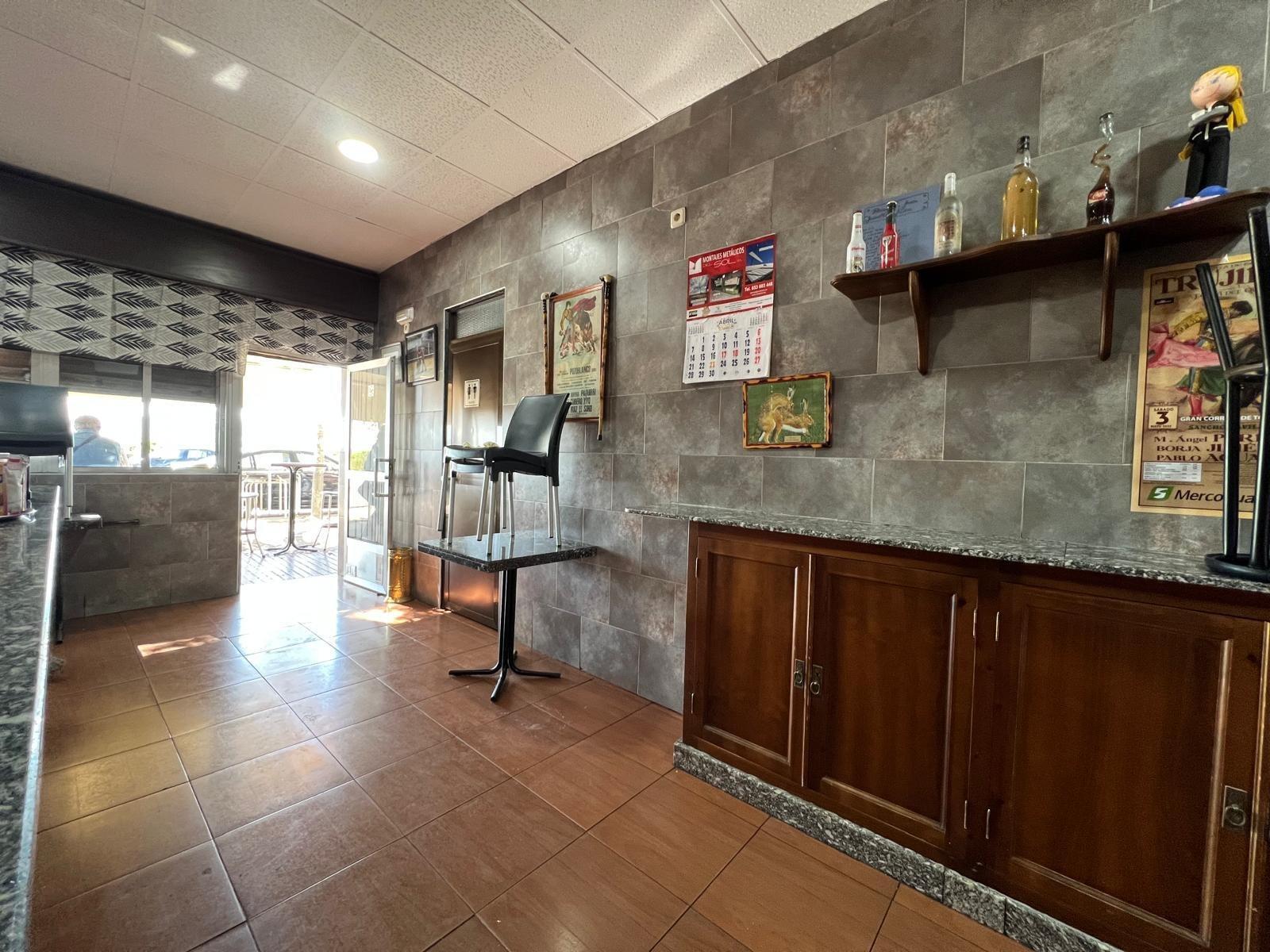Retail in Cáceres, Cáceres for sale Building Photo- Image 1 of 13
