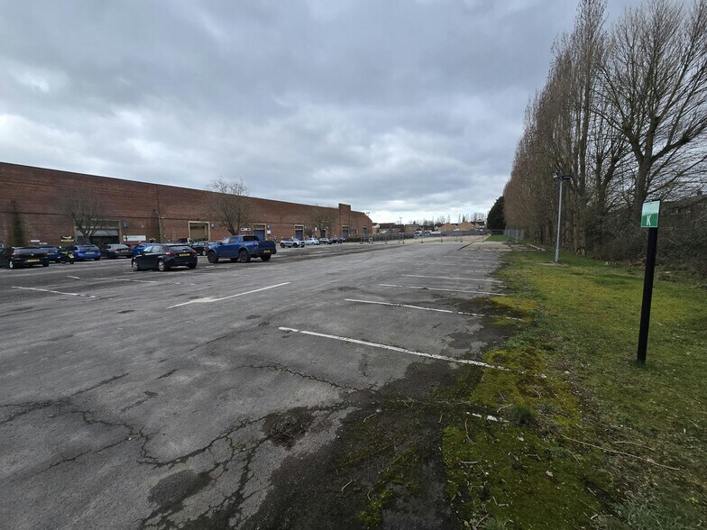 Thornes Moor Rd, Wakefield à louer - Photo du bâtiment - Image 2 de 13