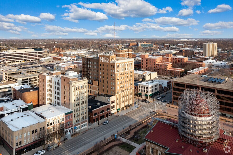 1 W Old State Capitol Plz, Springfield, IL à louer - Aérien - Image 1 de 3