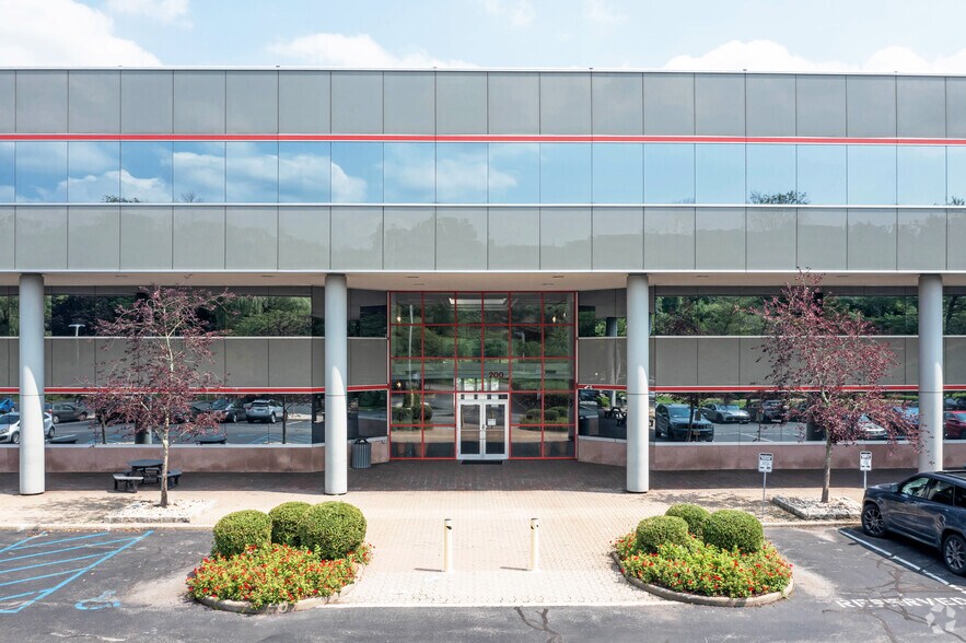 200 Business Park Dr, Armonk, NY for lease - Building Photo - Image 2 of 4