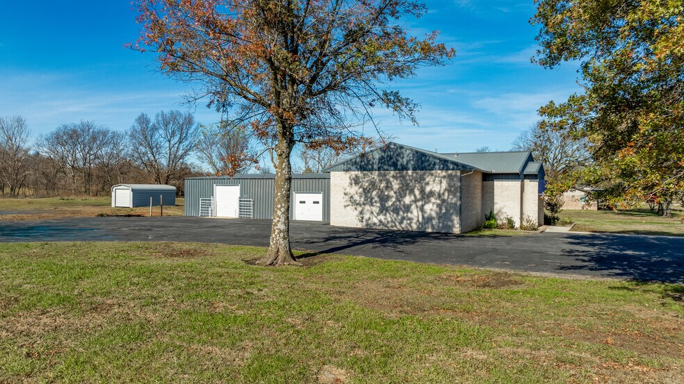 1916 E St NW, Miami, OK à vendre - Photo du bâtiment - Image 2 de 48