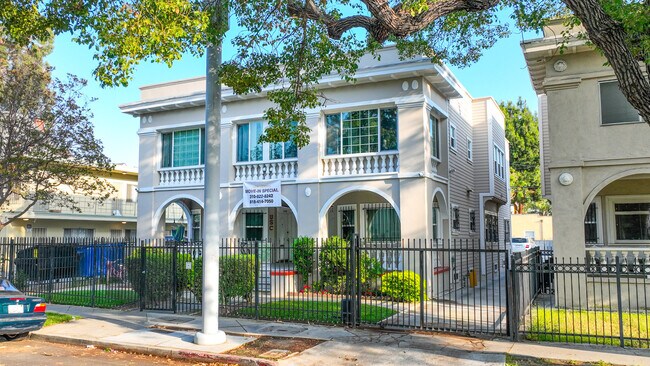 More details for 1220 W 27th St, Los Angeles, CA - Multifamily for Sale