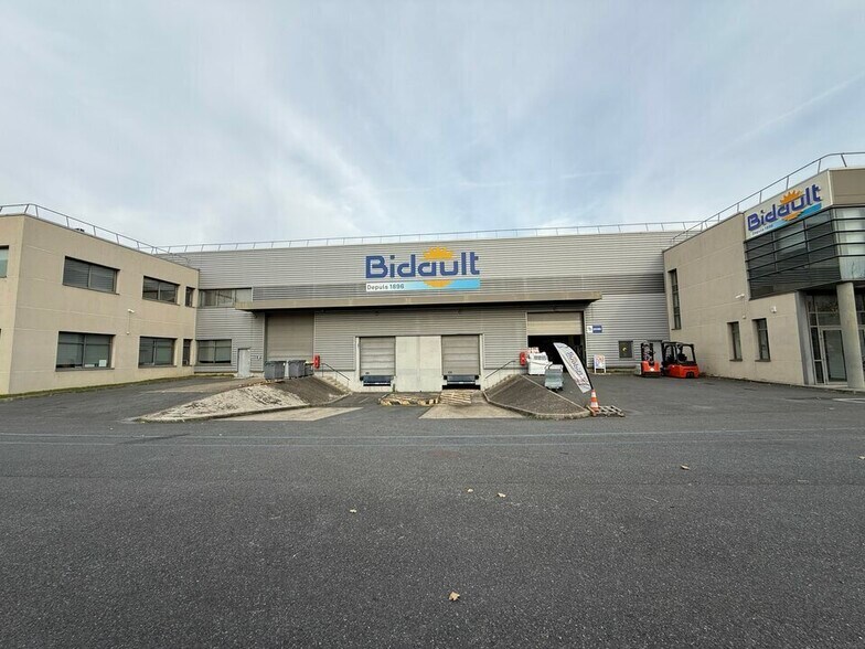 Industriel dans Gennevilliers à louer - Photo du bâtiment - Image 3 de 12