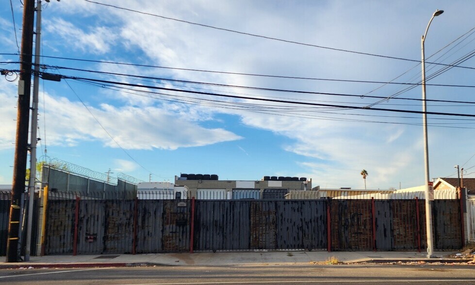 11019 Penrose St, Sun Valley, CA à vendre - Photo du bâtiment - Image 3 de 9