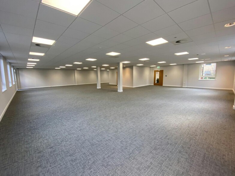 Solihull Pky, Birmingham for lease - Interior Photo - Image 2 of 14