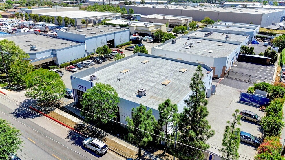 920 W 10th St, Azusa, CA à vendre - Photo du bâtiment - Image 3 de 71