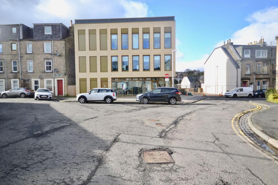 10-12 Oliver Cres, Hawick à louer Photo du bâtiment- Image 1 de 2