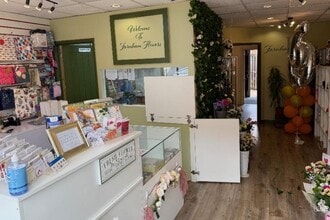 Shop 1, The Centre, Prospect House, The Broadway, Farnham Common à louer Photo intérieure- Image 2 de 2