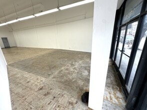 1020 S Los Angeles St, Los Angeles, CA for lease Interior Photo- Image 2 of 12