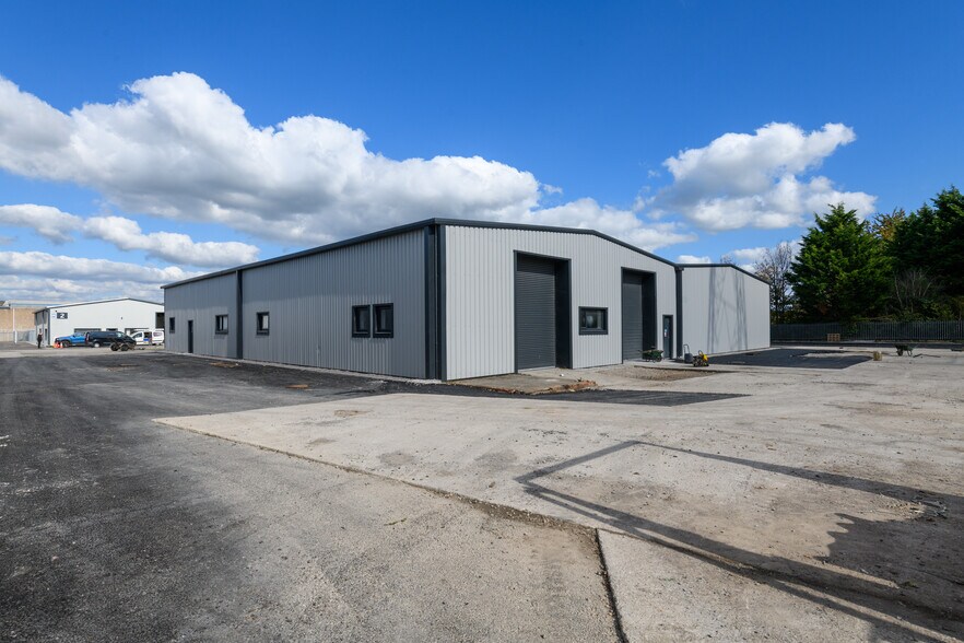 Waterton Rd, Bridgend à vendre - Photo du bâtiment - Image 3 de 8