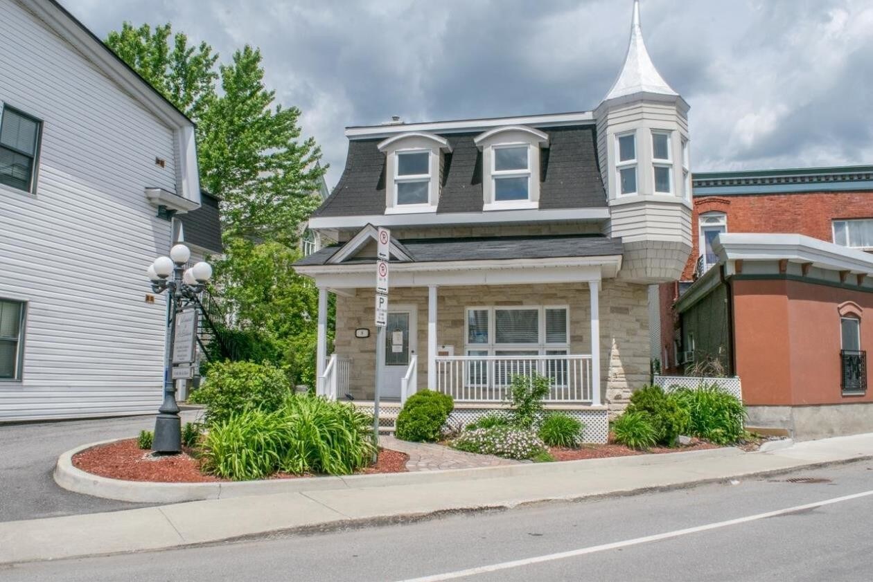 8 Rue de la Baie, Gatineau, QC for sale Building Photo- Image 1 of 1