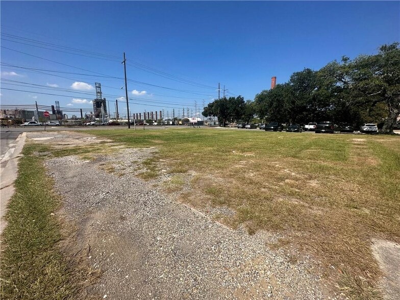 1001-1007 W Saint Bernard Hwy, Chalmette, LA à vendre - Photo du bâtiment - Image 2 de 8