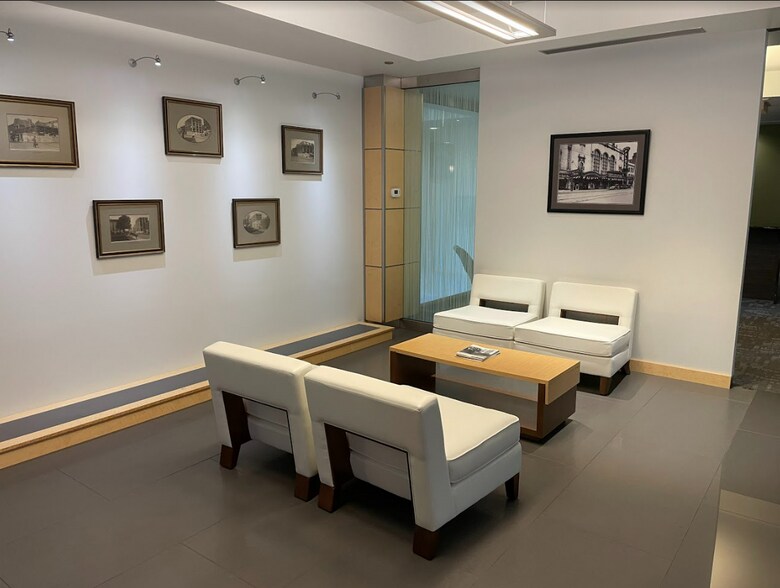 112 W Jefferson Blvd, South Bend, IN for lease - Interior Photo - Image 2 of 23