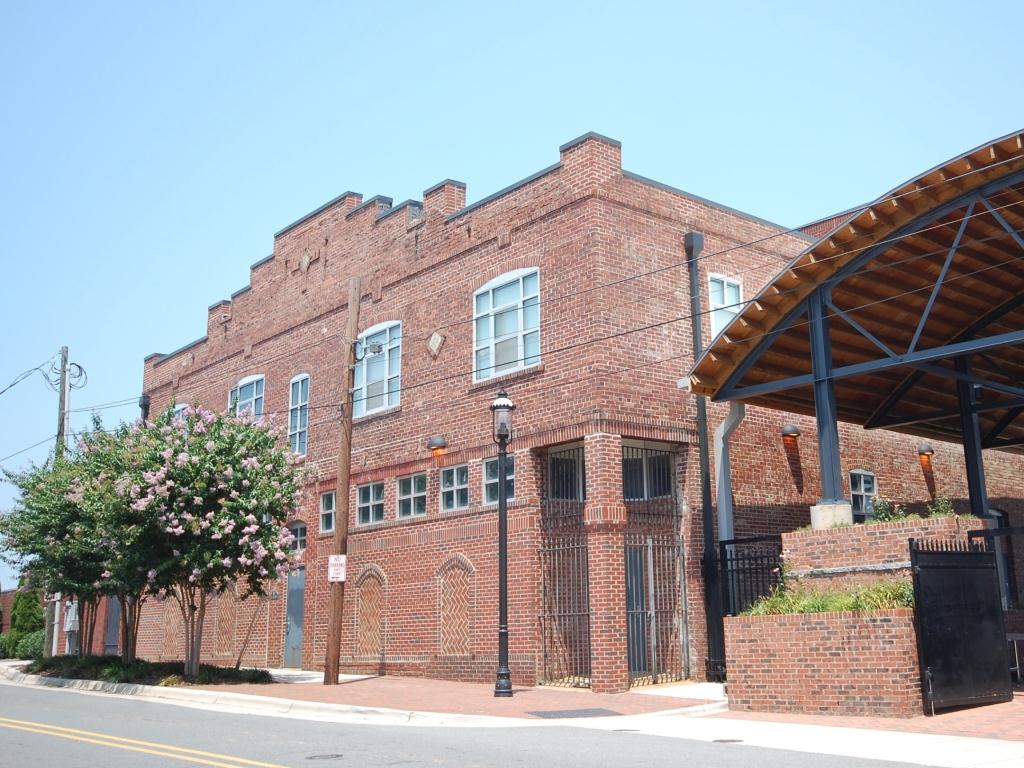 803 N Trade St, Winston-Salem, NC à louer Photo principale- Image 1 de 12