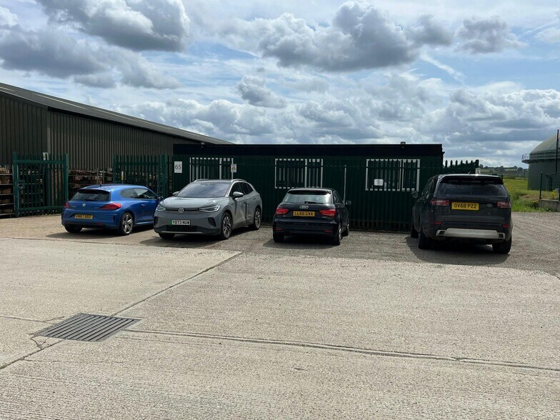 Coursers Rd, Colney Heath à louer - Photo du bâtiment - Image 2 de 5