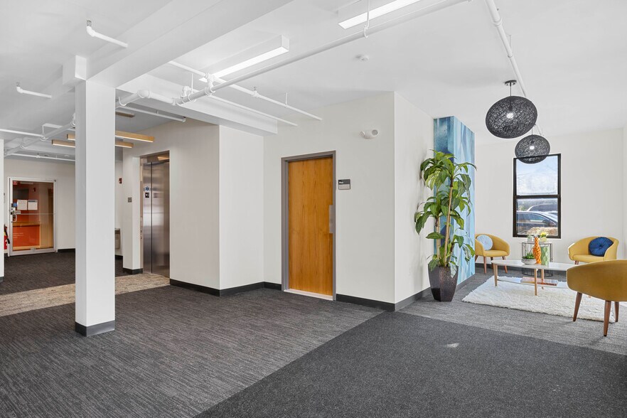 50 Hunt St, Watertown, MA à louer - Photo intérieure - Image 2 de 3