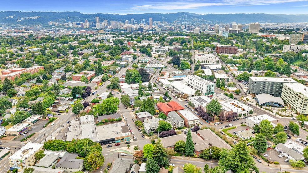 607 NE Randall Ave, Portland, OR for sale - Building Photo - Image 2 of 14
