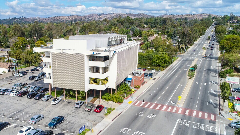 9209 Colima Rd, Whittier, CA à louer - Photo du bâtiment - Image 2 de 6