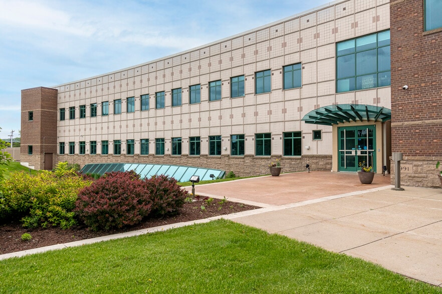 840 Carolina St, Sauk City, WI for sale - Building Photo - Image 1 of 23