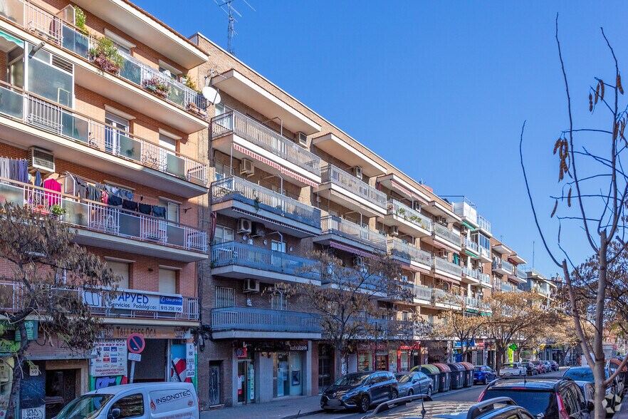 Immeuble residentiel dans Madrid, Madrid à vendre - Photo du bâtiment - Image 2 de 2